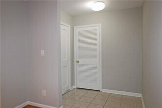 40 Glenald Way NW in Atlanta, GA - Foto de edificio - Building Photo