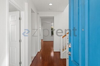 581 Kirkland Ave in Vallejo, CA - Foto de edificio - Building Photo