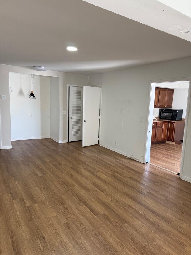 2730 S Dixie Hwy, Unit Apt