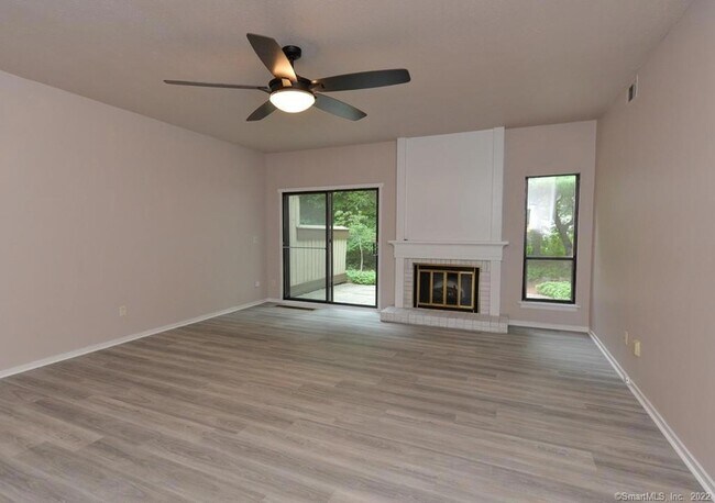 994 Heritage Vlg in Southbury, CT - Building Photo - Building Photo
