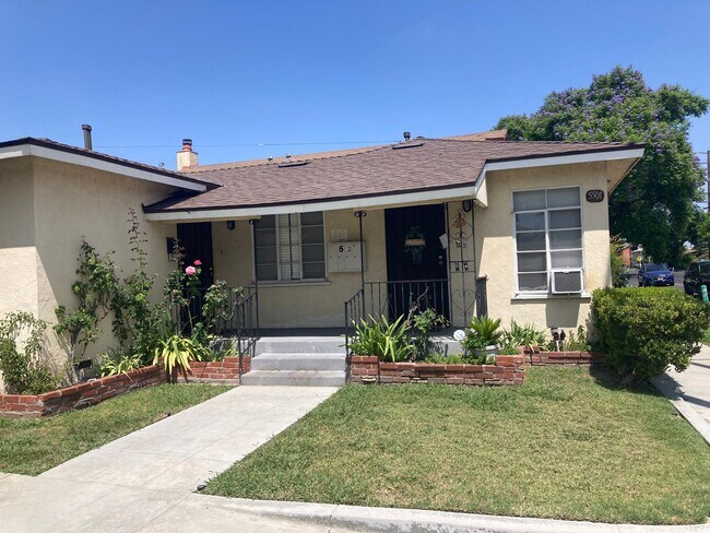 5501 Orange Ave in Long Beach, CA - Foto de edificio - Building Photo