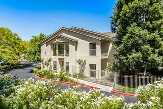 Winding Commons Seniors Residence in Carmichael, CA - Foto de edificio - Building Photo