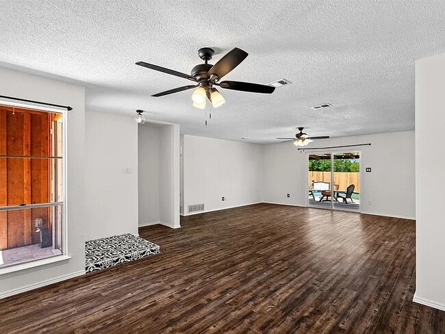 629 Bur Oak Dr in Irving, TX - Building Photo - Building Photo