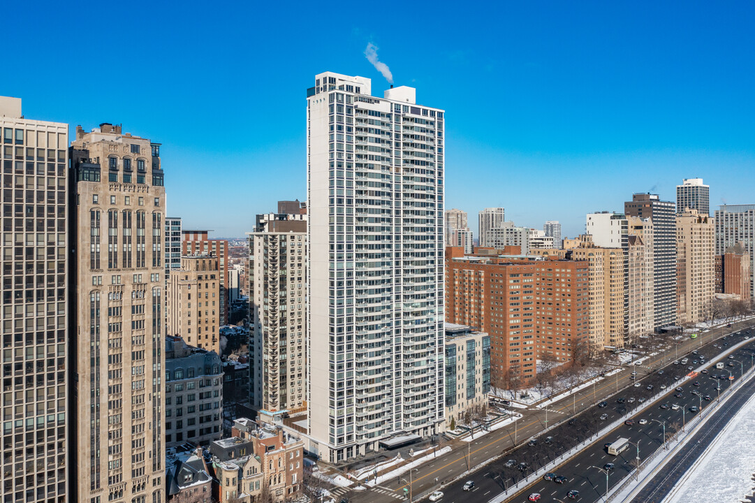 1300 N Lake Shore Dr in Chicago, IL - Foto de edificio