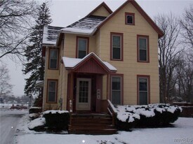 461 High St in Lockport, NY - Building Photo