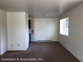 1641 NW Kings Blvd in Corvallis, OR - Building Photo - Building Photo
