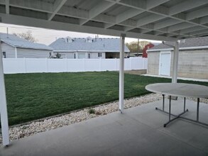 3894 W Marcus Rd in West Valley City, UT - Foto de edificio - Building Photo