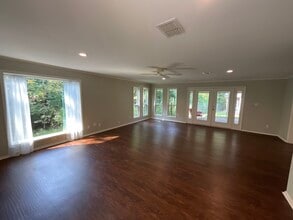 477 County Rd 319 in Frankston, TX - Foto de edificio - Building Photo