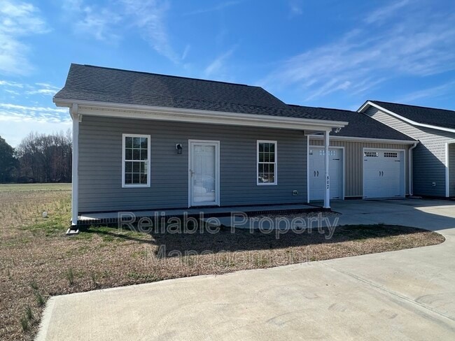 802 Phillips Rd in Selma, NC - Building Photo - Building Photo