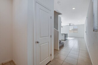 8439 Vacarez Dr in Las Vegas, NV - Building Photo - Building Photo