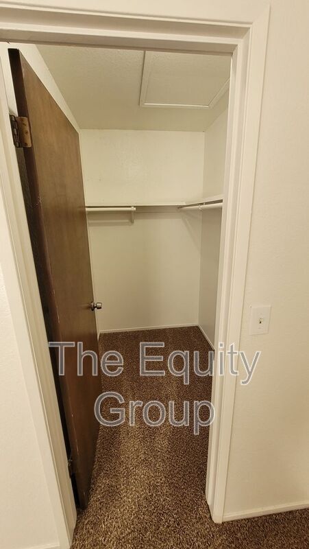 5804 W Robinwood Ave in Visalia, CA - Building Photo - Building Photo