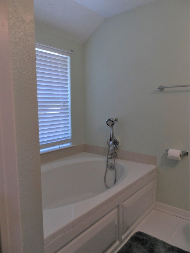 13545 Northshore Loop