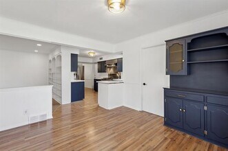 10510 Gooding Dr in Dallas, TX - Building Photo - Building Photo