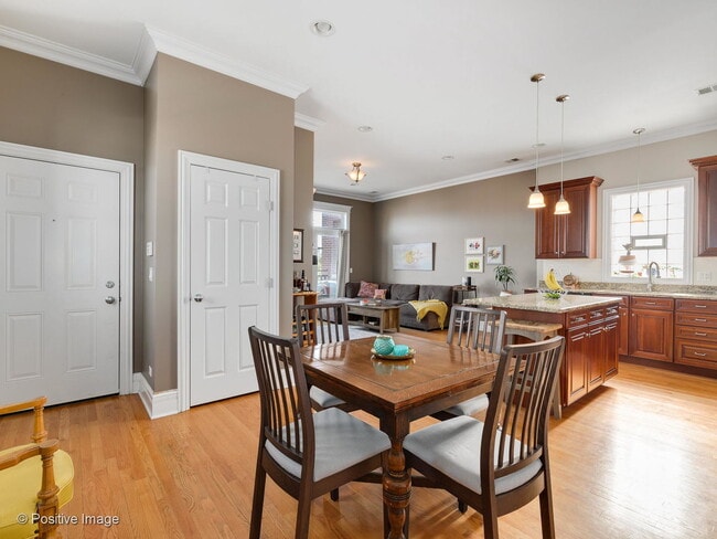 2358 N Damen Ave in Chicago, IL - Building Photo - Building Photo