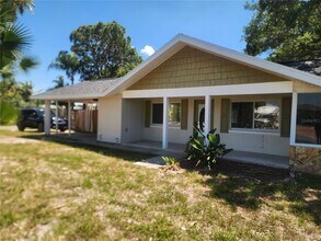 2494 Del Rio Way in Dunedin, FL - Building Photo - Building Photo