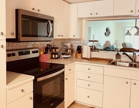 9330 Clubside Cir in Sarasota, FL - Building Photo - Building Photo