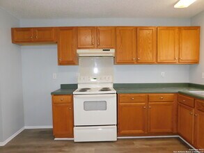 6707 Pleasant Oak Dr in San Antonio, TX - Building Photo - Building Photo