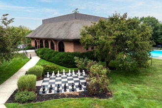 Meadowbrook Apartments in Huntingdon Valley, PA - Building Photo - Building Photo