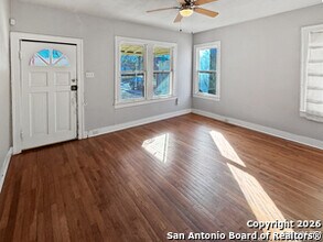 727 W Gramercy Pl in San Antonio, TX - Building Photo - Building Photo