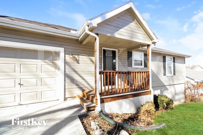 410 N Titus Ave in Excelsior Springs, MO - Foto de edificio - Building Photo