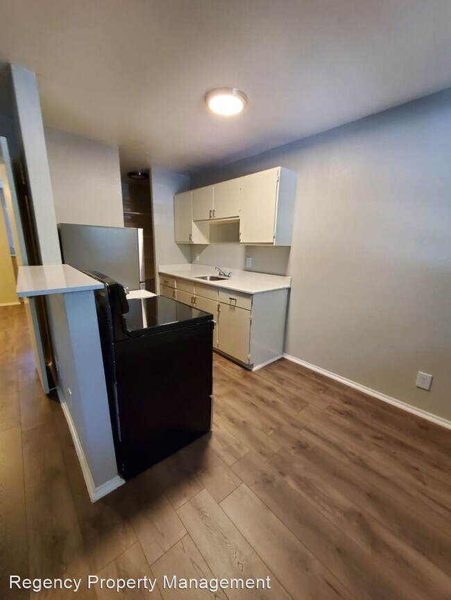 14500 Roadrunner Way in San Antonio, TX - Foto de edificio - Building Photo