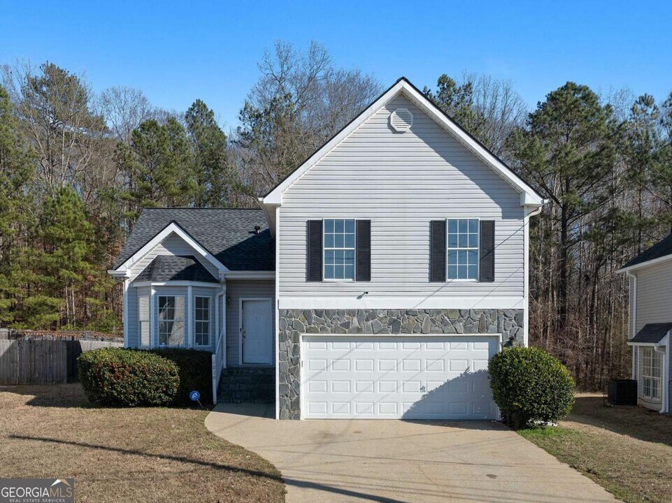 4020 Robin Cir in Atlanta, GA - Building Photo