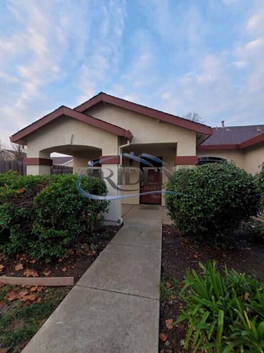 719 Spruce Ave in Wheatland, CA - Building Photo