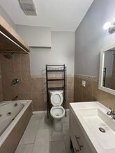 7 Stevens Ave, Unit SingleFa in Jersey City, NJ - Foto de edificio - Building Photo