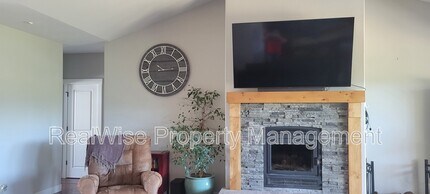 235 Needlewood Dr in Grants Pass, OR - Building Photo - Building Photo