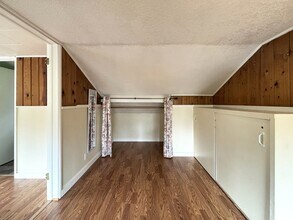 2490 Emerald St in Eugene, OR - Building Photo - Building Photo