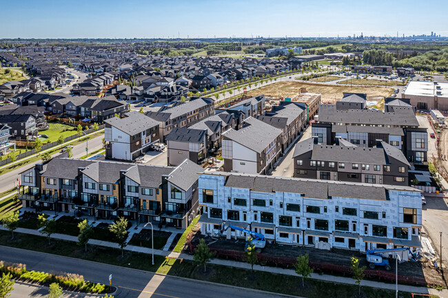 Cantiro Townhomes in Emerald Hills in Sherwood Park, AB - Building Photo - Building Photo