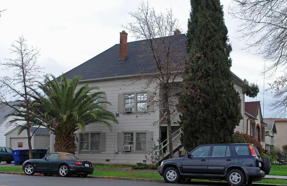 2701-2703 T St in Sacramento, CA - Foto de edificio