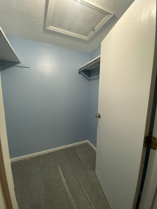 9348 Loch Lea Ln in Louisville, KY - Building Photo - Building Photo