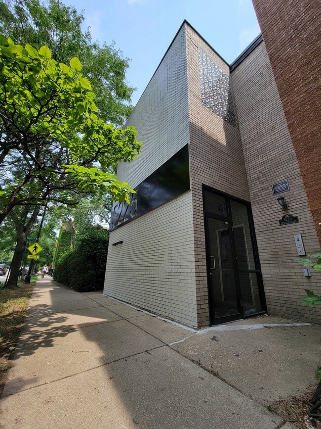 property at 5225 N Ashland Ave