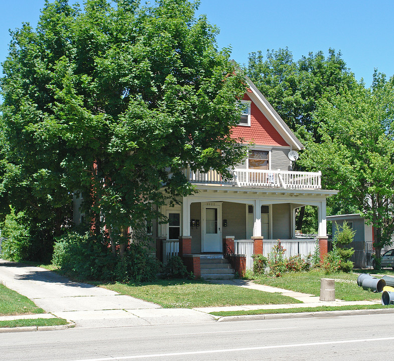 2022 Washington Ave in Racine, WI - Foto de edificio