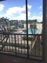 8810 Fontainebleau Blvd in Miami, FL - Building Photo - Building Photo