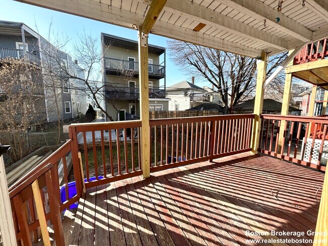 157 E Cottage St, Unit #3 in Boston, MA - Building Photo - Building Photo