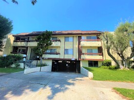 4747 Kester Ave Apartamentos