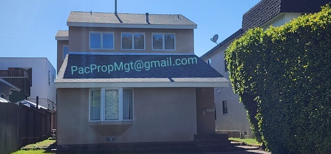 717 Amapola Ave, Unit A