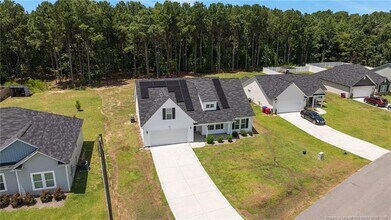 114 Magnolia St in Parkton, NC - Foto de edificio - Building Photo