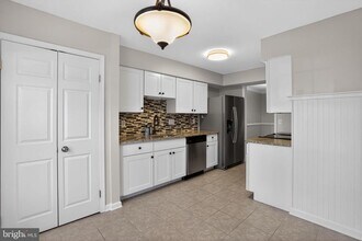 5816 Apple Wood Ln in Burke, VA - Building Photo - Building Photo