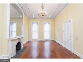 2129 Walnut St in Philadelphia, PA - Building Photo