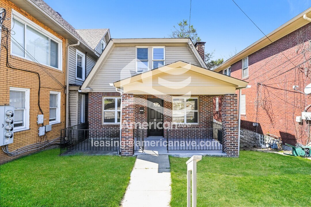 1221 McNeilly Ave in Pittsburgh, PA - Building Photo
