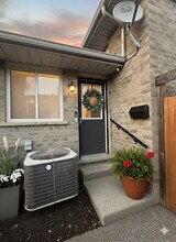 70 Wendy Crescent in Kitchener, ON - Building Photo - Building Photo