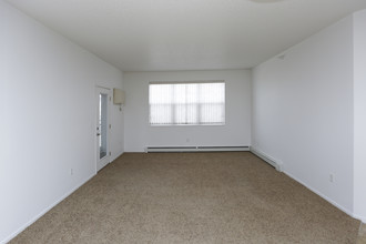 Old Orchard Apartments in Fargo, ND - Building Photo - Interior Photo