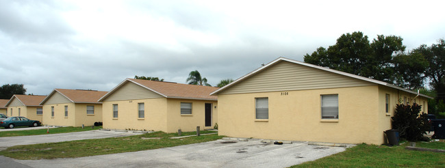 3105-3113 W Macdill Ave in Tampa, FL - Foto de edificio - Building Photo