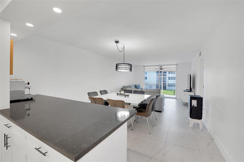 8911 S Hollybrook Blvd in Pembroke Pines, FL - Building Photo