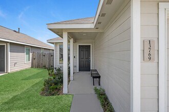 13769 Kit Run in Splendora, TX - Building Photo - Building Photo