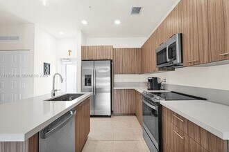 8301 NW 41st St in Doral, FL - Building Photo - Building Photo