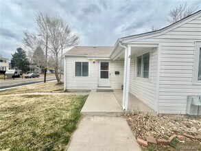 2550 S Linley Ct in Denver, CO - Building Photo - Building Photo